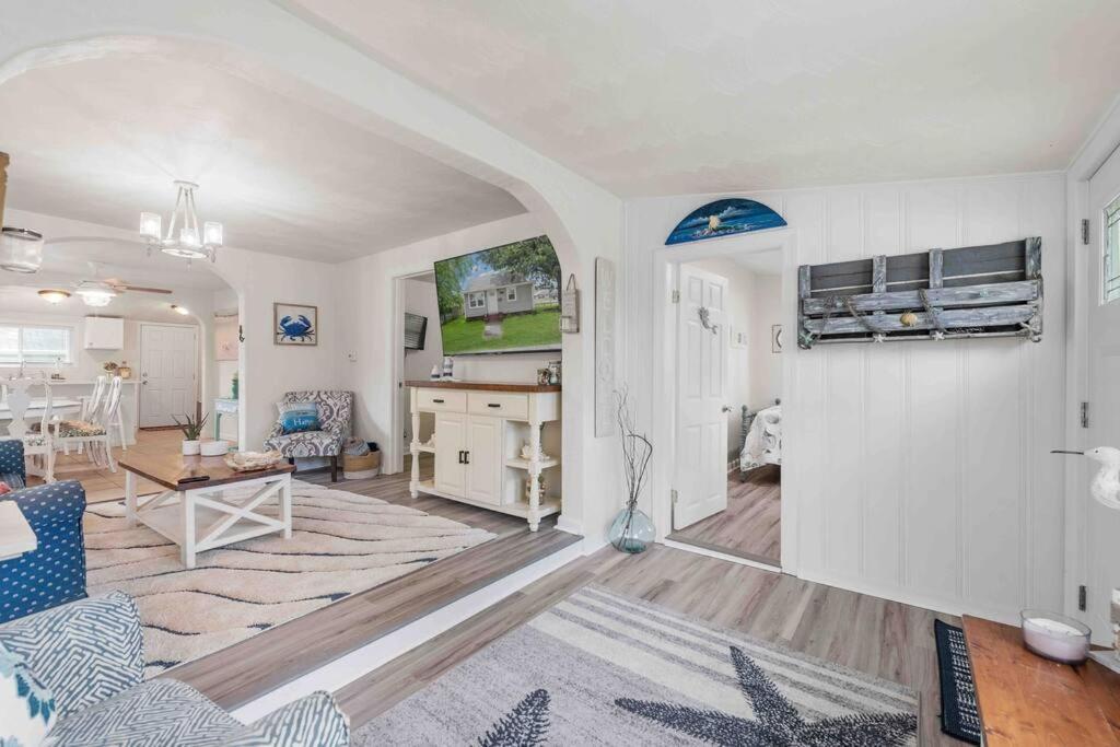 Beach Bungalow - 1 Block To Beach - Pets Welcome! Норфолк Экстерьер фото