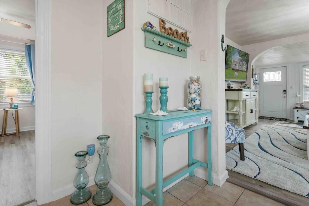 Beach Bungalow - 1 Block To Beach - Pets Welcome! Норфолк Экстерьер фото